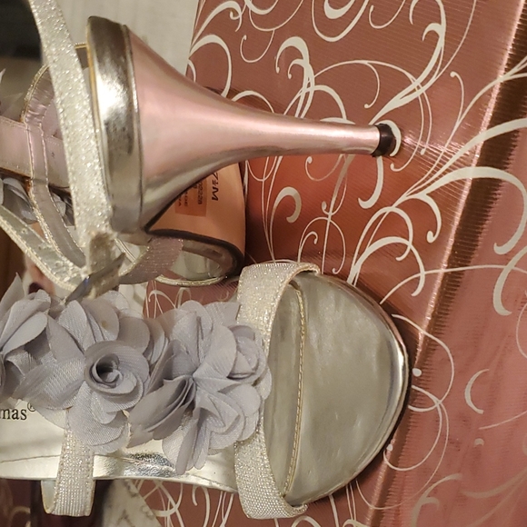 Glittery ankle strap silver heels - Picture 5 of 5